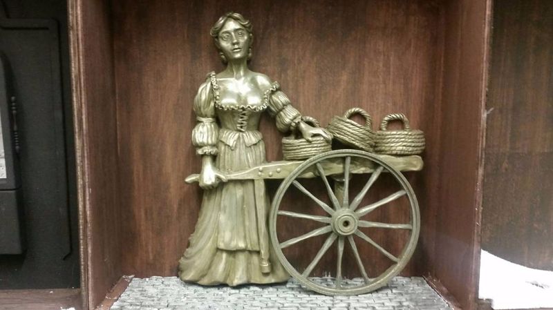 molly malone dublin miniature bronze sculpture