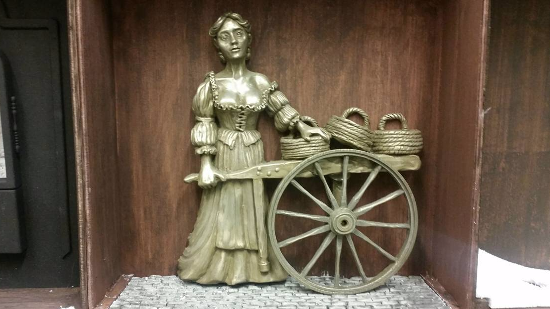 molly malone dublin miniature bronze sculpture