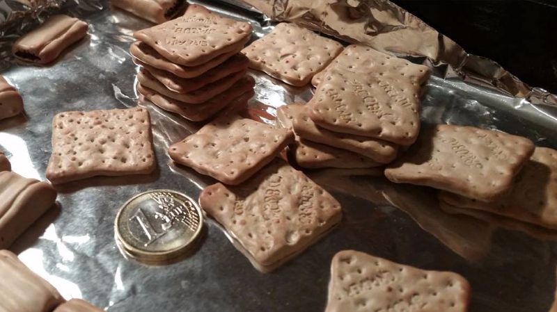 miniature jacobs biscuits and cream crackers
