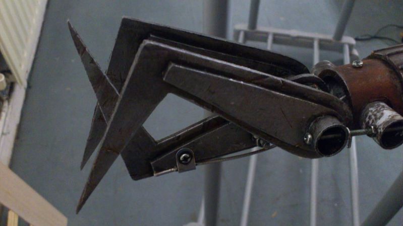 robot puppet claw