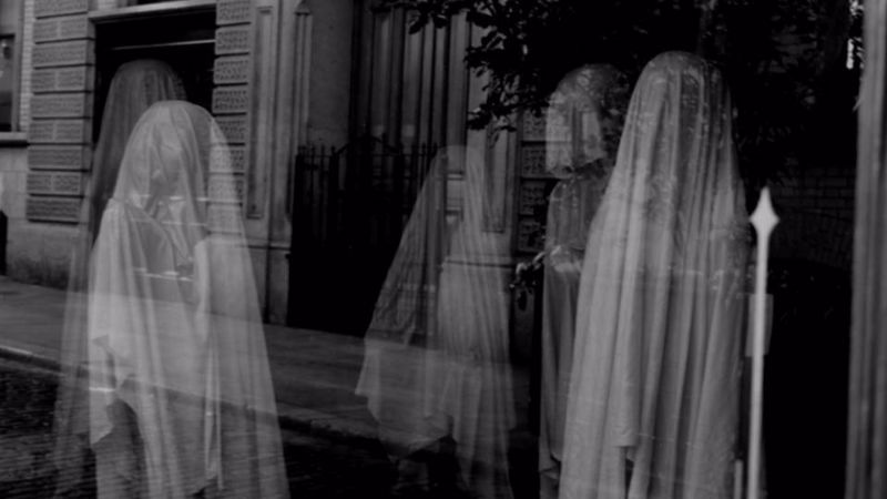 temple bar haunted house creepy ghost sculptures